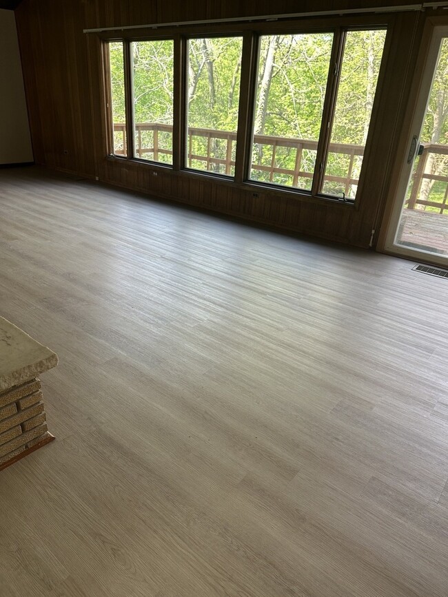 2030 Crestwood Ln in Palatine, IL - Building Photo - Building Photo