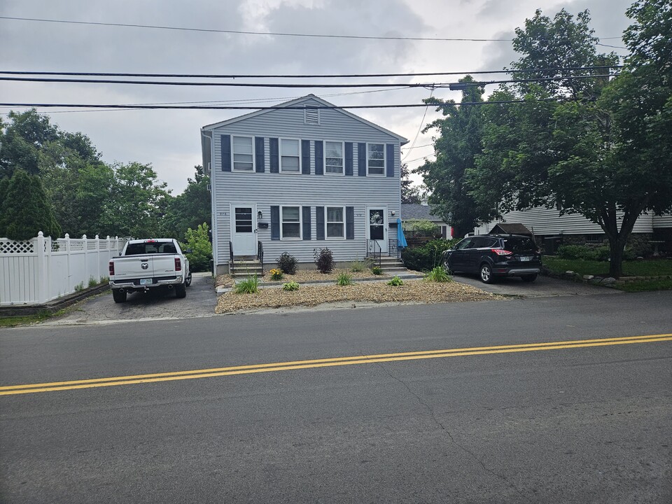 978 Cilley Rd, Unit Cilley Rd - 2nd Floor in Manchester, NH - Building Photo