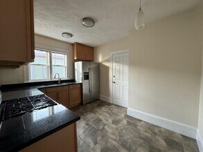 65 Conwell Ave, Unit 3 in Somerville, MA - Building Photo - Building Photo