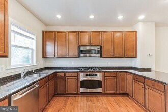 12167 Waveland St in Fairfax, VA - Building Photo - Building Photo