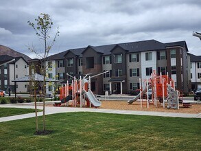 4735 S Alder Dr, Unit 204 in Mapleton, UT - Building Photo - Building Photo