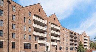 1040 Broadway St, Unit 306 in Homewood, AL - Building Photo