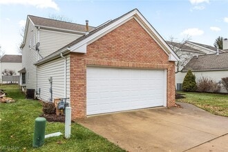 16548 Sunwood Oval in Strongsville, OH - Building Photo - Building Photo