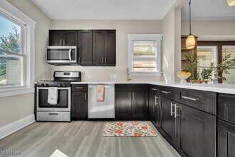 1457 W 114th St in Cleveland, OH - Building Photo - Building Photo