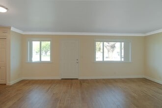 728 W Hemlock St in Port Hueneme, CA - Building Photo - Building Photo