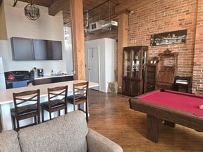 226 Mt Elliott St in Detroit, MI - Foto de edificio - Building Photo