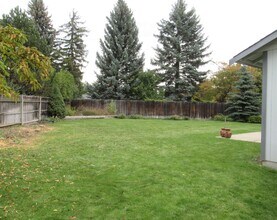 201 W Mt Hood Ct in Ellensburg, WA - Building Photo - Building Photo