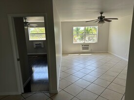 1480 E Sample Rd in Pompano Beach, FL - Building Photo
