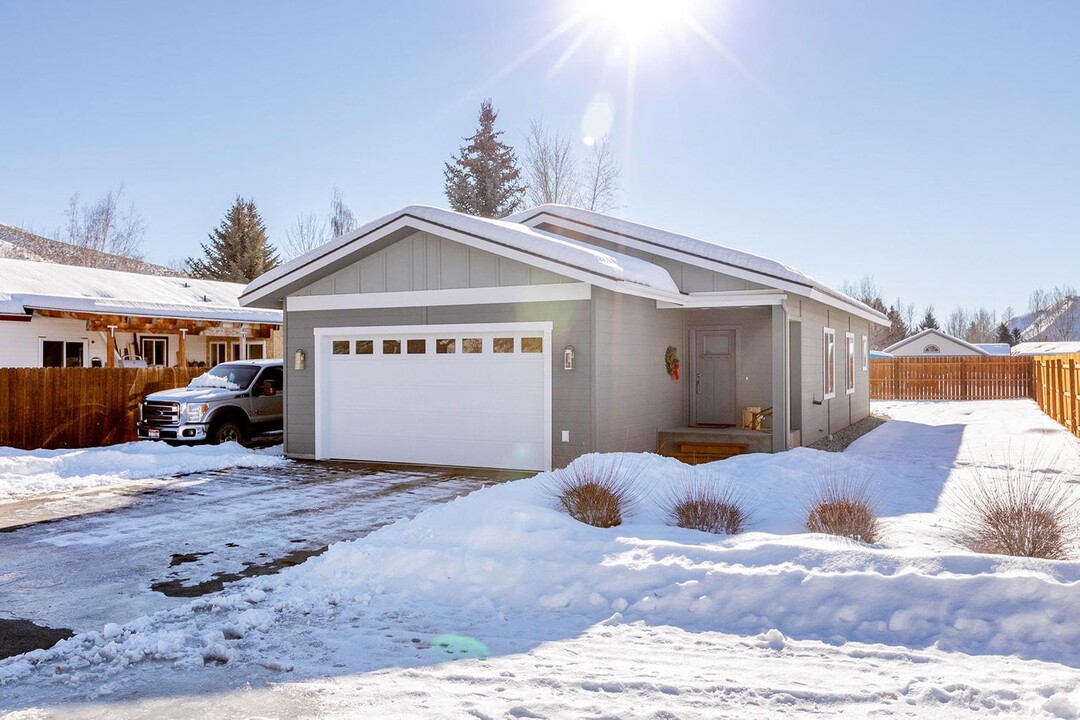 3150 Snowbank Dr in Hailey, ID - Building Photo