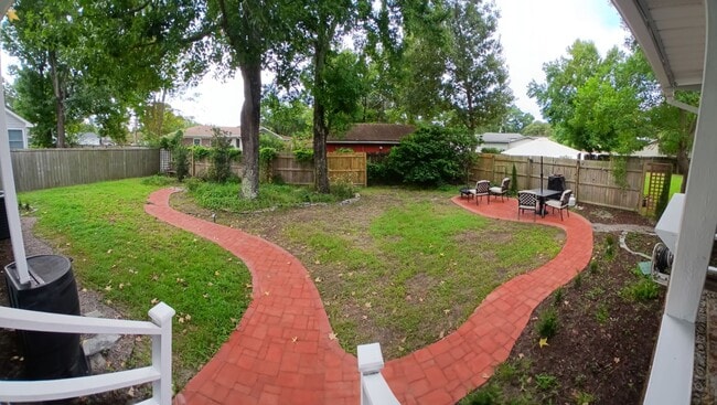 553 Beechcraft St
