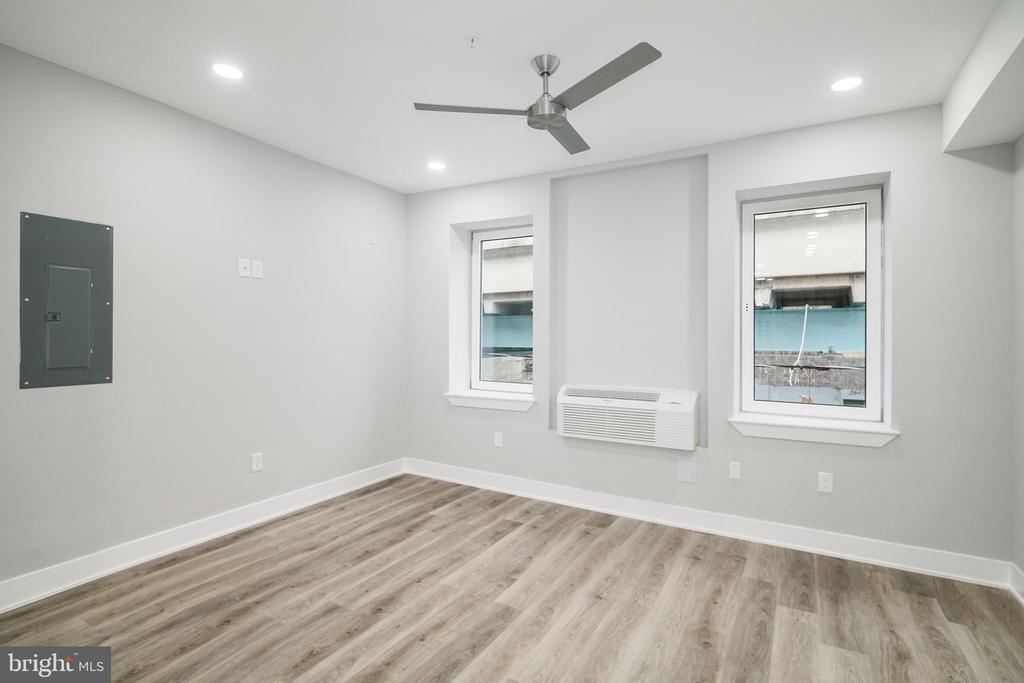 2950 Kensington Ave in Philadelphia, PA - Building Photo