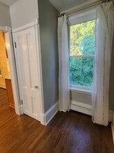54 W Chester St, Unit Apartment 2 in Kingston, NY - Foto de edificio - Building Photo