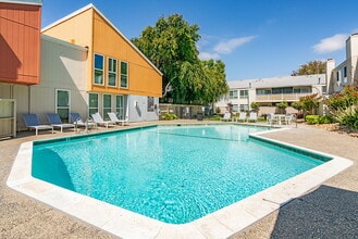 The Rexford in Fremont, CA - Foto de edificio - Building Photo