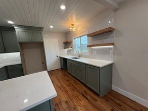 911 N Spring St in Grand Saline, TX - Building Photo - Building Photo