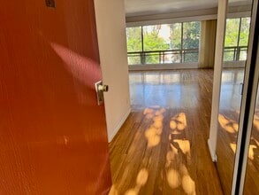 5600 Kensington Way, Unit 210 in Culver City, CA - Foto de edificio - Building Photo