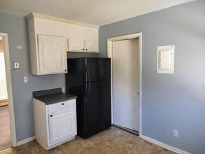 4038 Village Dr in Fayetteville, NC - Building Photo - Building Photo