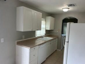 134 Burns Ave in Longwood, FL - Foto de edificio - Building Photo