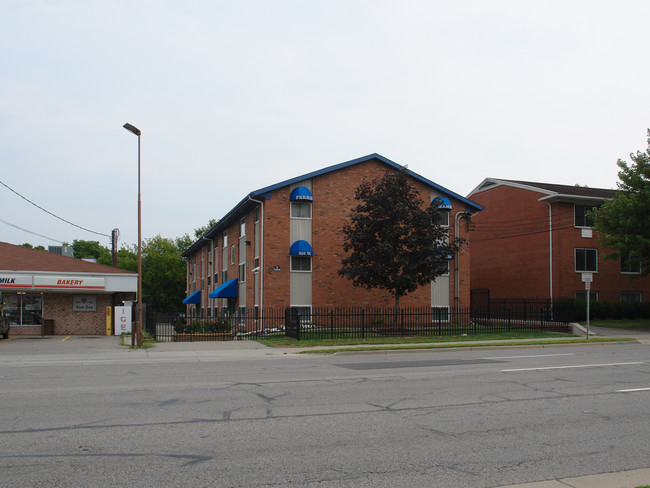 Ferris Manor in Lansing, MI - Building Photo - Building Photo