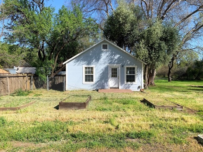 2044 Humboldt Rd in Chico, CA - Building Photo - Building Photo