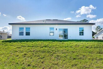 15701 SW 23rd Avenue Rd in Ocala, FL - Foto de edificio - Building Photo