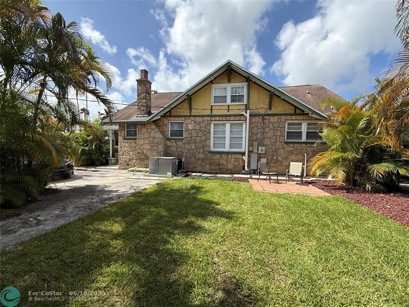 5025 SW 64th Ave in Davie, FL - Building Photo