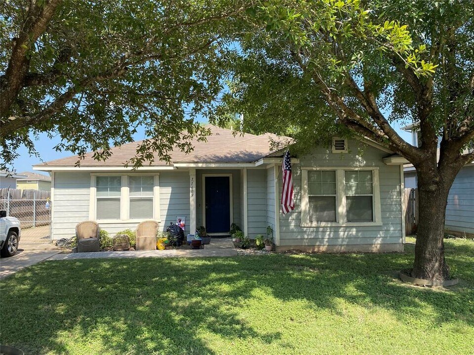11609 Melstone Dr in Manor, TX - Building Photo