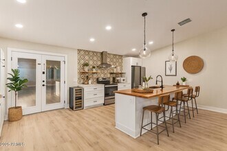 6802 E Beverly Ln in Scottsdale, AZ - Building Photo - Building Photo