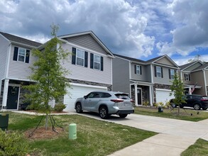 1121 37th Ave Lane NE in Hickory, NC - Building Photo - Building Photo