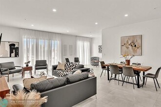 2100 Miami Rd in Fort Lauderdale, FL - Building Photo - Building Photo