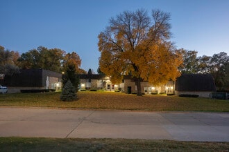 Valley Acres Apartments in Des Moines, IA - Foto de edificio - Building Photo