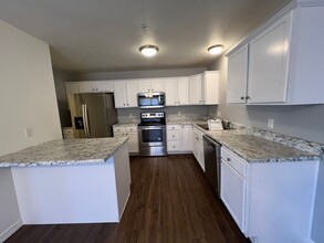 106 Sunrise Cv in Branson, MO - Foto de edificio - Building Photo