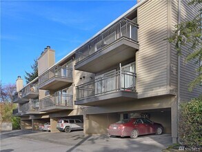 10110 NE 60th St in Kirkland, WA - Building Photo - Building Photo