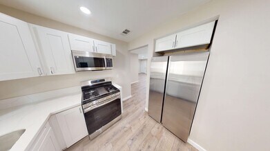 5126 Alumni Pl in San Diego, CA - Building Photo - Building Photo