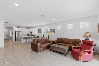 17211 W Whispering Wind Dr in Surprise, AZ - Building Photo - Building Photo