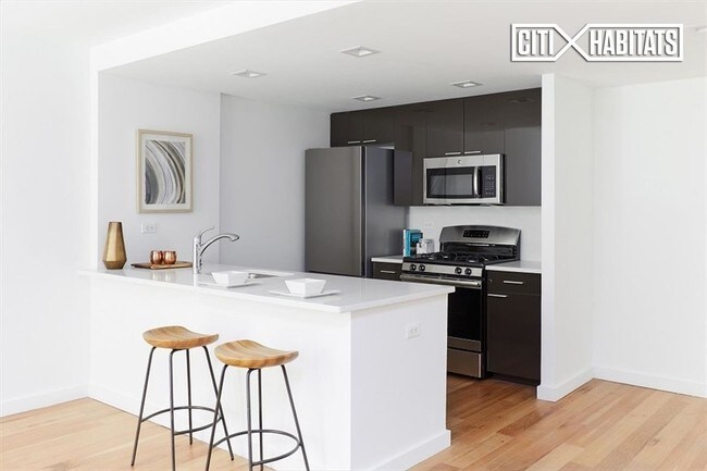 41-29 24th St-Unit -7C in Queens, NY - Building Photo - Building Photo