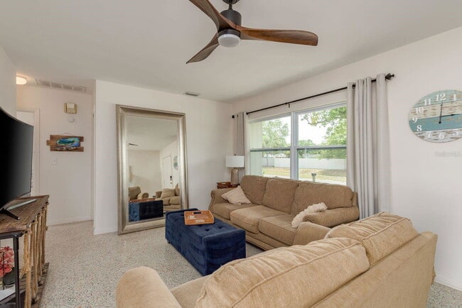 2153 Pocahontas Dr in Largo, FL - Building Photo - Building Photo