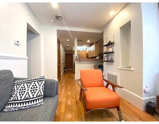 9 Revere St-Unit -8 in Boston, MA - Building Photo