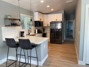 198 Vía Del Sol in Walnut Creek, CA - Building Photo - Building Photo