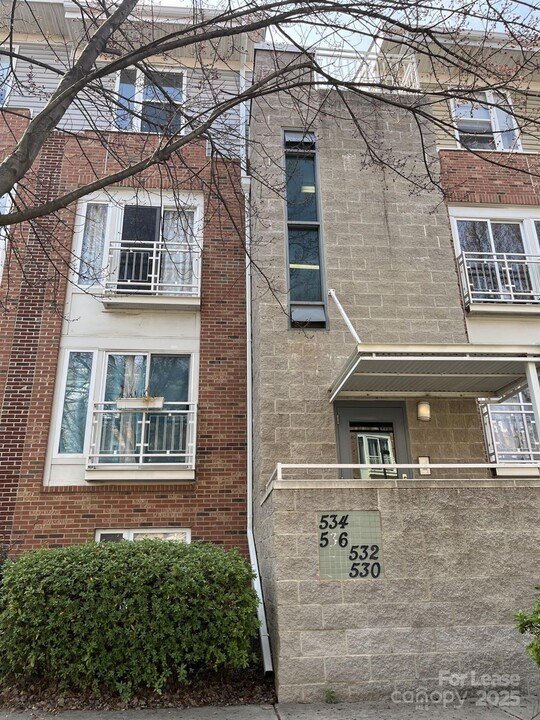 534 Donatello Avenue in Charlotte, NC - Building Photo