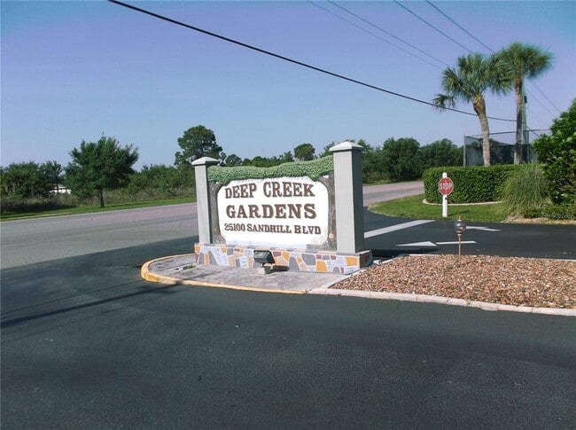 25100 Sandhill Blvd in Punta Gorda, FL - Building Photo - Building Photo