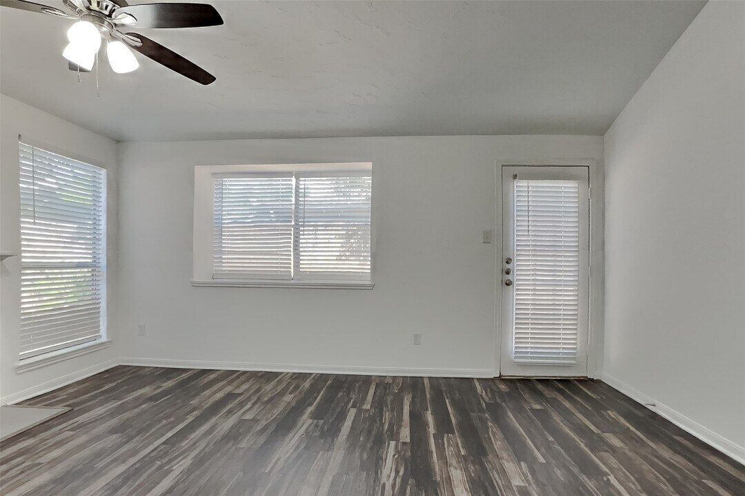 7814 Greenedge Dr in Houston, TX - Building Photo