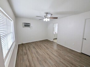 1701 Lobdell Ave in Baton Rouge, LA - Foto de edificio - Building Photo