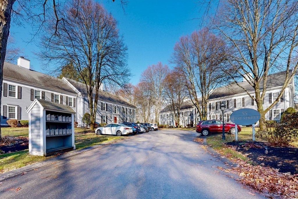55 West St in Medfield, MA - Building Photo