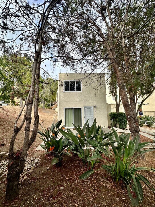 5725 Linda Vista Rd in San Diego, CA - Building Photo