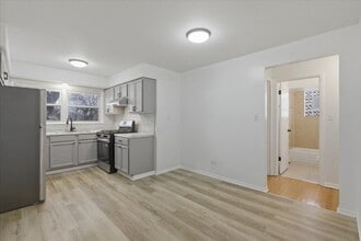 8921 S Cottage Grove Ave in Chicago, IL - Building Photo - Building Photo