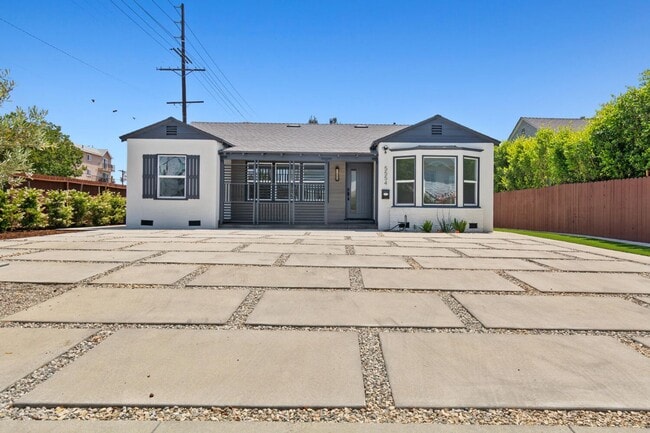 property at 5554 Radford Ave