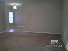 1129 Sloane Cove in Foley, AL - Foto de edificio - Building Photo