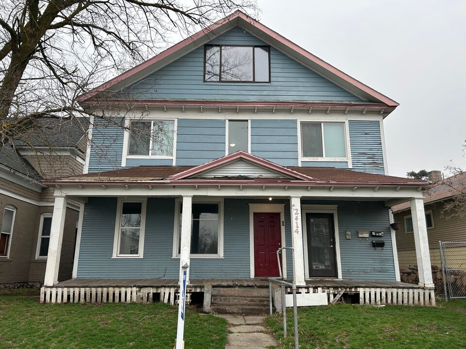 2414 W Broadway Ave in Spokane, WA - Building Photo