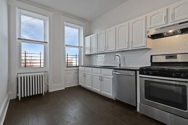 1211 Central Ave in Union City, NJ - Foto de edificio - Building Photo