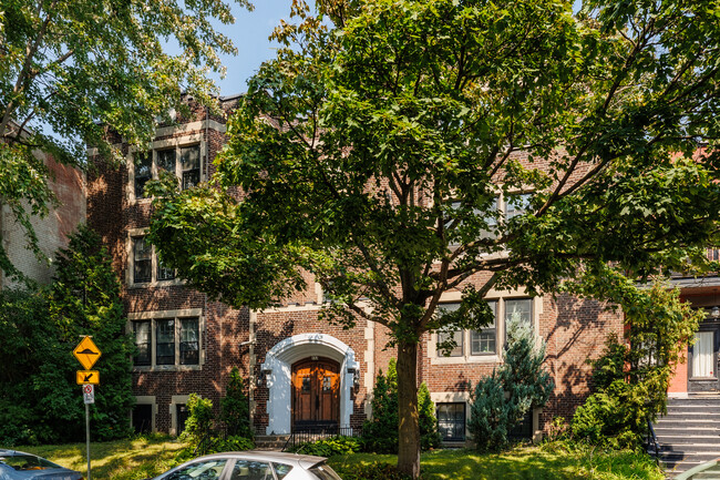235 Melville Av in Westmount, QC - Building Photo - Building Photo
